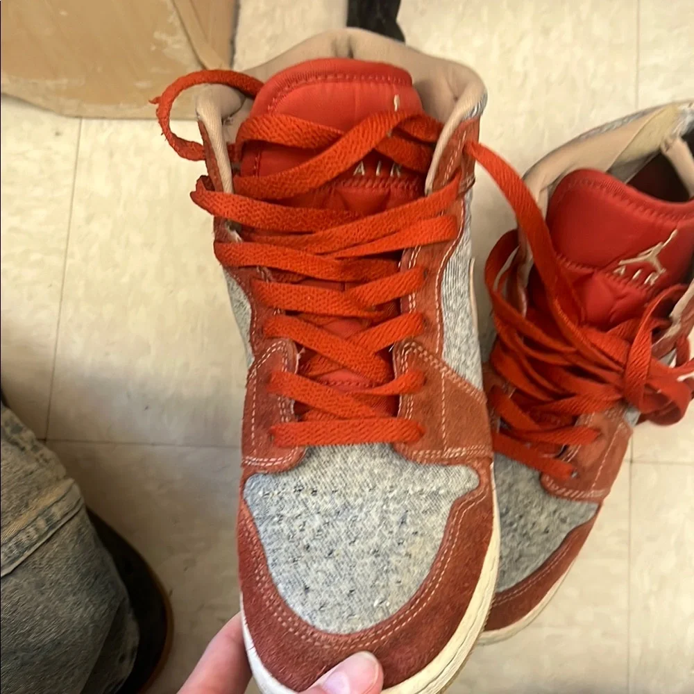 Air Jordan 1 Mid SE GS 'Denim Red’ medium condition - Picture 2 of 6